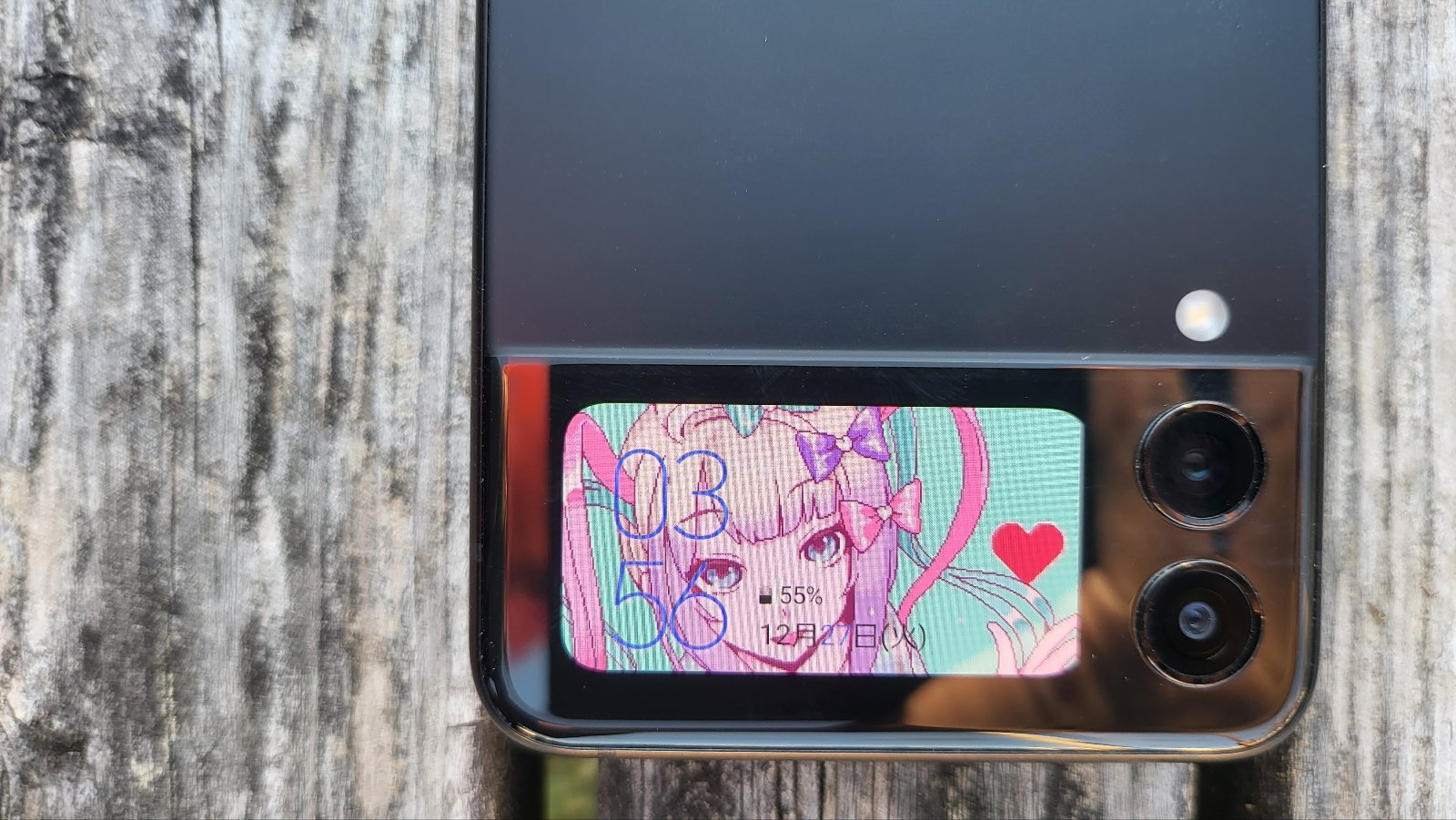 折りたたみスマホ『Galaxy Z Flip』登場！ 女性にもうれしい手のひらサイズKDDI トビラ