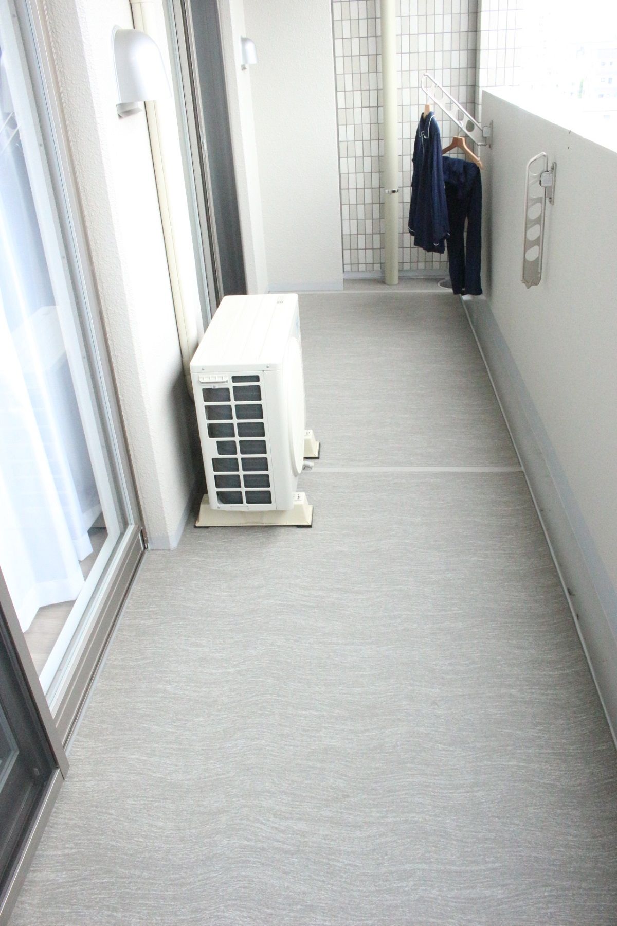 手順と道具と収納方法！キレイをキープする「ベランダ掃除」のポイントRoomClip mag暮らしとインテリアのwebマガジン