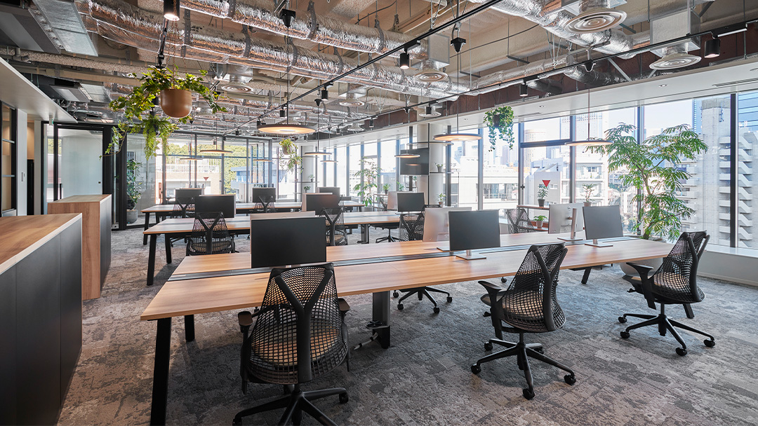 おしゃれでかっこいいオフィスのデザイン事例30選！企業規模、テイスト別にご紹介！ - IRISTORIES - アイリストーリーズ