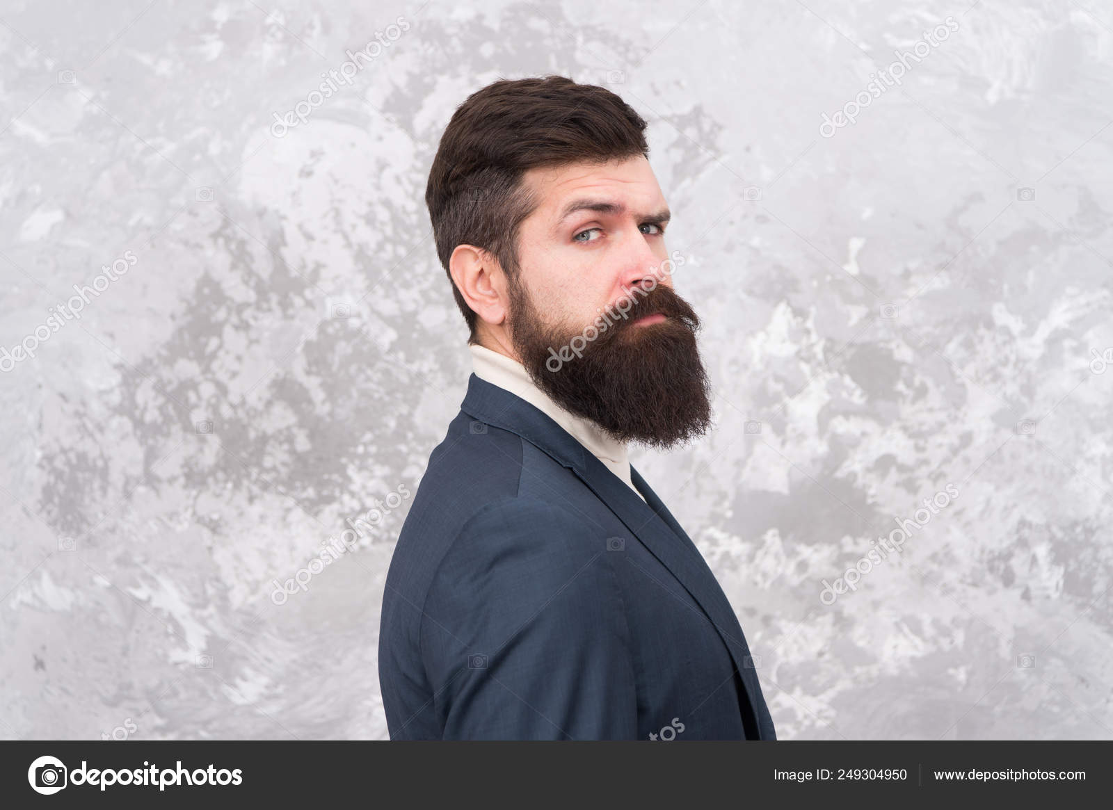 髭のおしゃれな整え方・剃り方とは？日本人に合うスタイルや長さが知りたい