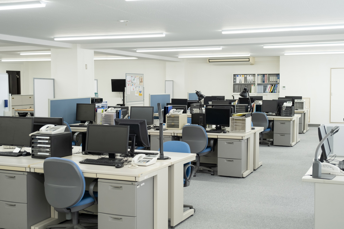 オフィスの配置が業務効率を変える！レイアウトの種類と効果、おしゃれな配置のコツを紹介コニカミノルタのオフィス デザイン・移転ソリューションコニカミノルタ