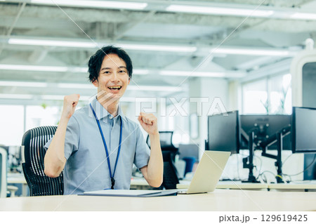 ビジネスマンの写真素材写真素材なら「写真AC」無料 フリー ダウンロードOK