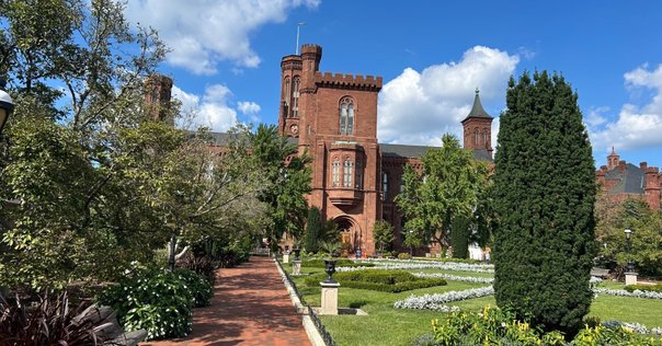 ルイス・カーン設計のソーク研究所ニュータウン・スケッチ