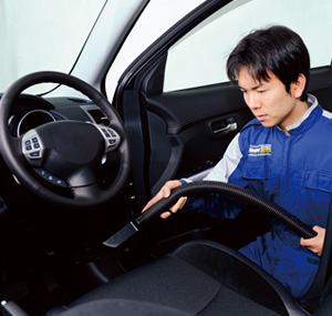スチームクリーナーで車内清掃ケルヒャ