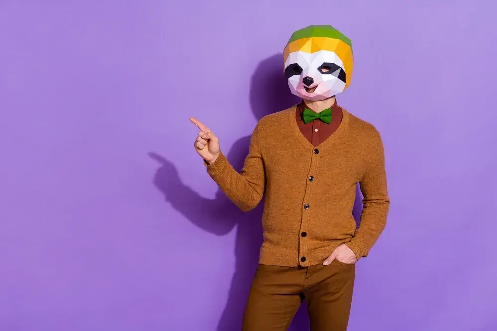 中の人”ご苦労様です！？ 半分見え見え特製着ぐるみ 2022年12月20日- YouTube