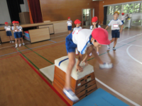 全盲の中学生が陸上競技に挑む 「風を切って走る」伴走者と歩む“初挑戦”の二人三脚 愛媛発 FNNプライムオンライン