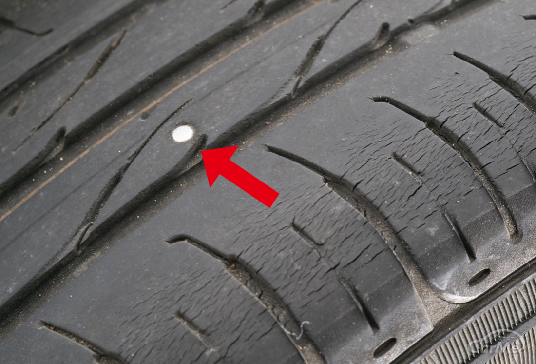 パンク修理 エアーが抜けた パンクした レッカー タイヤに釘が刺さった パンク修理材 タイヤの空気がない 12インチ toyota グーネットピット