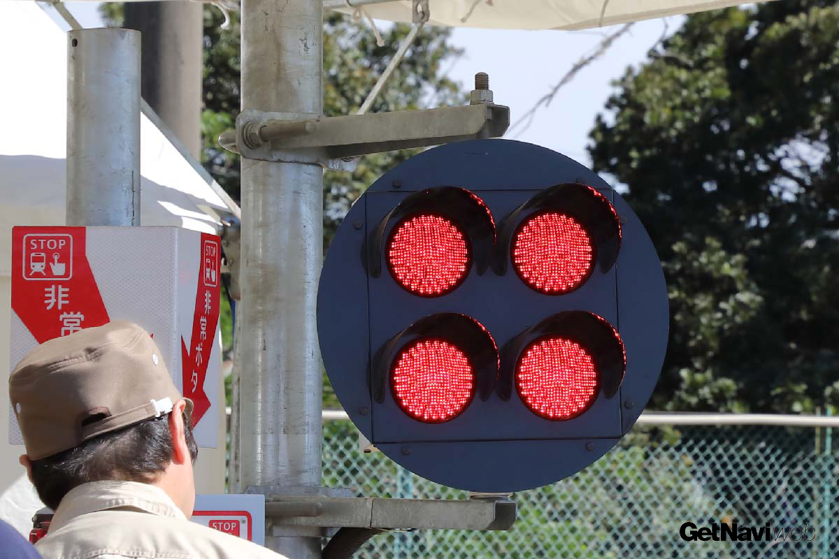 踏切動作反応灯 四日市あすなろう鉄道② - YouTube