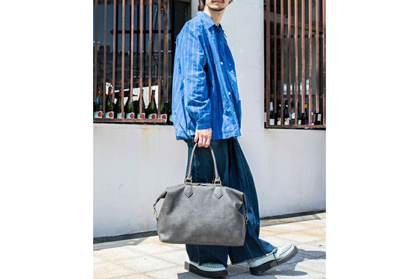 2023年 ネイビーのバッグコーデおすすめ7選お洒落に仕上げる配色のコツOggi.jp