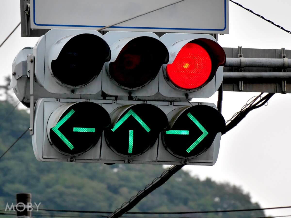 右折が怖い！」手順、待つ場所、優先順位、気を付けたいポイント - クルマのわからないことぜんぶ車初心者のための基礎知識norico ノリコ