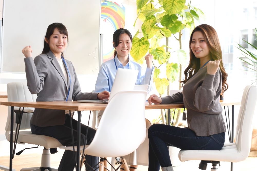 読みたくなる社内報のネタ15選：社員・部署紹介からアンケート、トレンドまで！具体例も