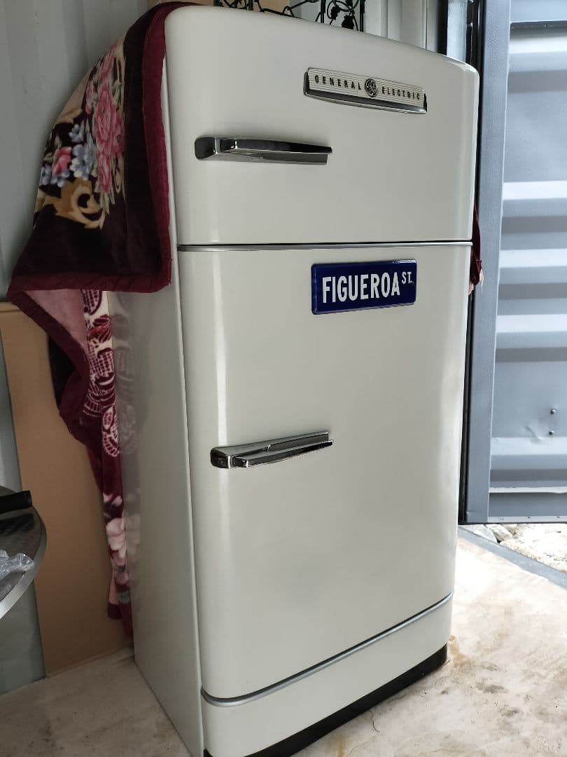 BIG CHILL レトロ冷蔵庫 修理必要