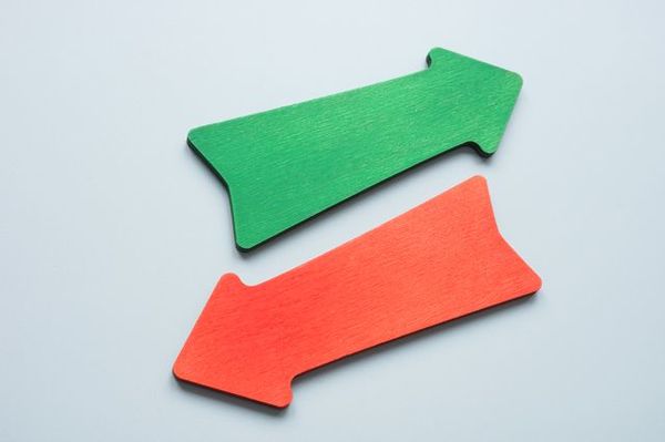 依然」と「以前」は違う意味! 「依然」の使い方や類語などを解説マイナビニュース