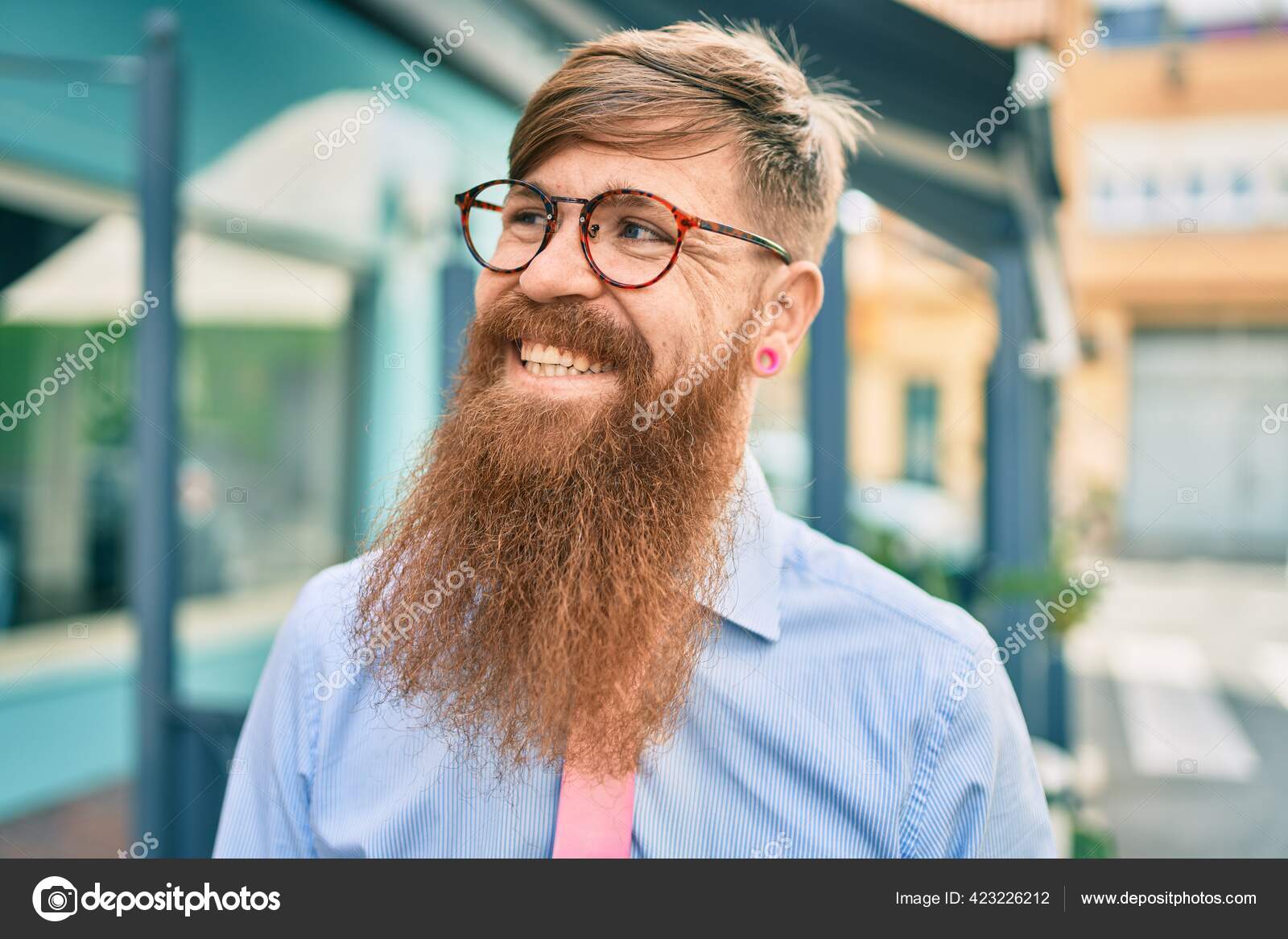 ヒゲは清潔感が命 プロのヘアメイクが伝授！今日から真似できるヒゲの整え方講座『動画解説もあり』公式 モノマックス MonoMax 付録、カバン、時計、家電、カップ麺などの情報を詳しく解説