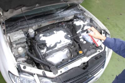 エンジンルームを洗浄する方法は？必要な道具や注意点廃車買取りの豆知識