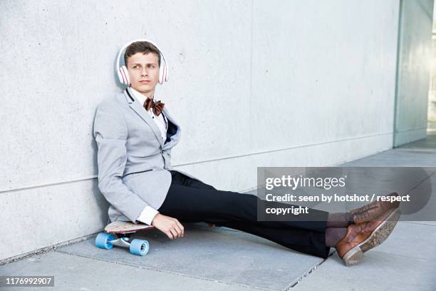 デノン、通勤時の服装に合う大人向けデザインのヘッドホン発表 - デザインってオモシロイ -MdN Design Interactive