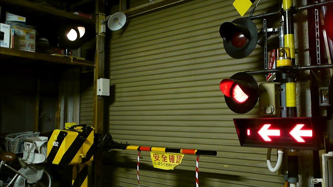 踏切動作反応灯の写真素材 - PIXTA