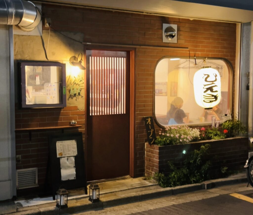 鐘ヶ淵『愛知屋』祭り好きの親子で切り盛りする下町の名酒場。名物はシャリ酎ハイ – Syupoシュポ