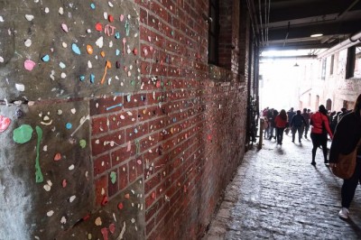 衝撃観光スポット！シアトルのガムウォール 使用済ガムの壁オリコンニュース ORICON NEWS