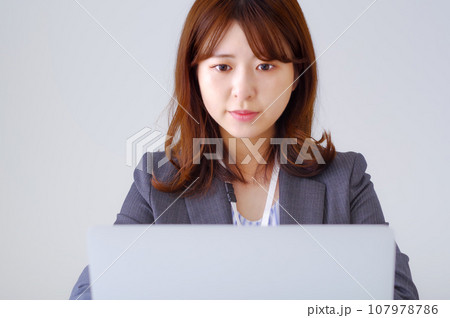 仕事を頑張る女性イラスト - No: 477030無料イラスト・フリー素材なら「イラストAC」