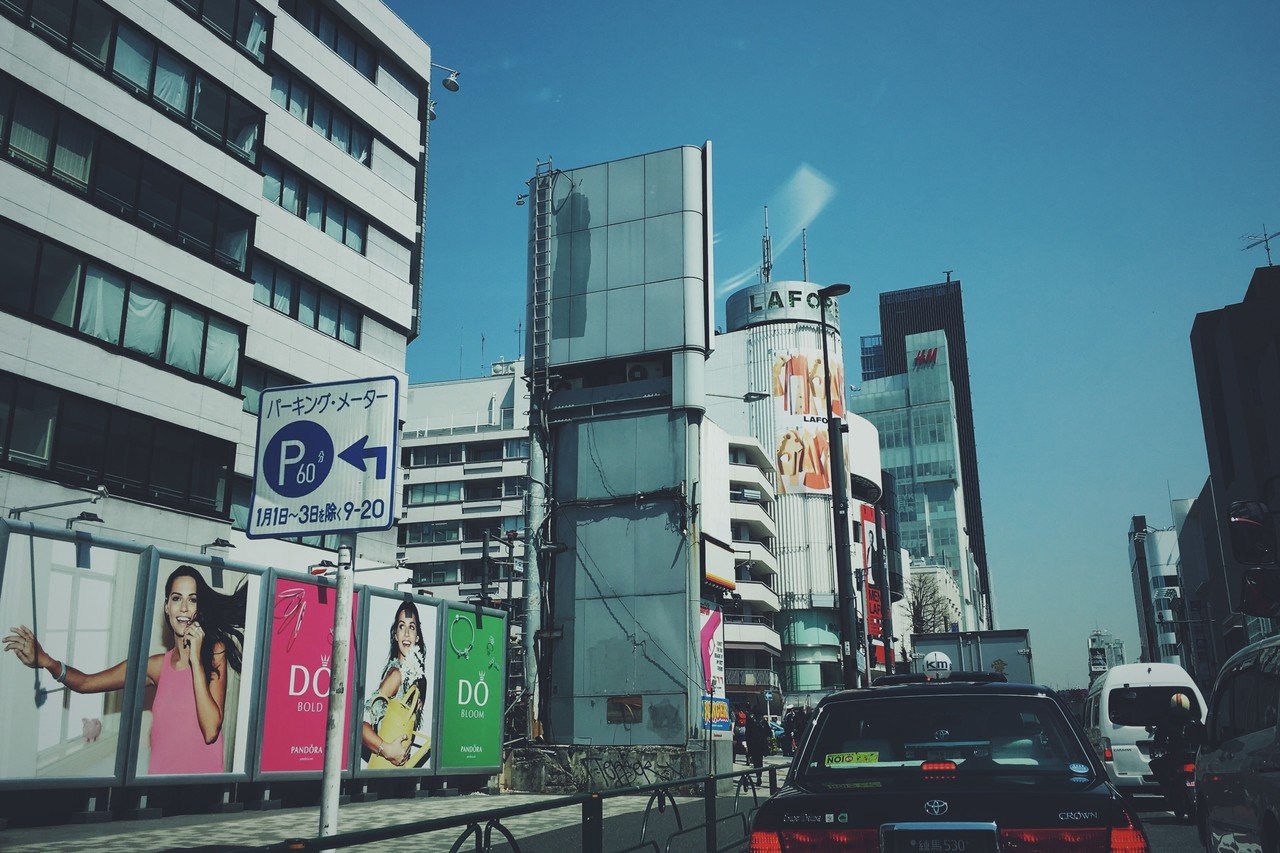 コンドマニア前で - なんとなく、ふわっと