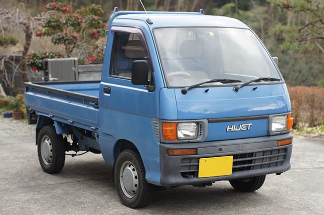 軽トラの運転に快楽はあるのか!？ ダイハツ「ハイゼットトラック」を山道でテスト - 価格.comマガジン