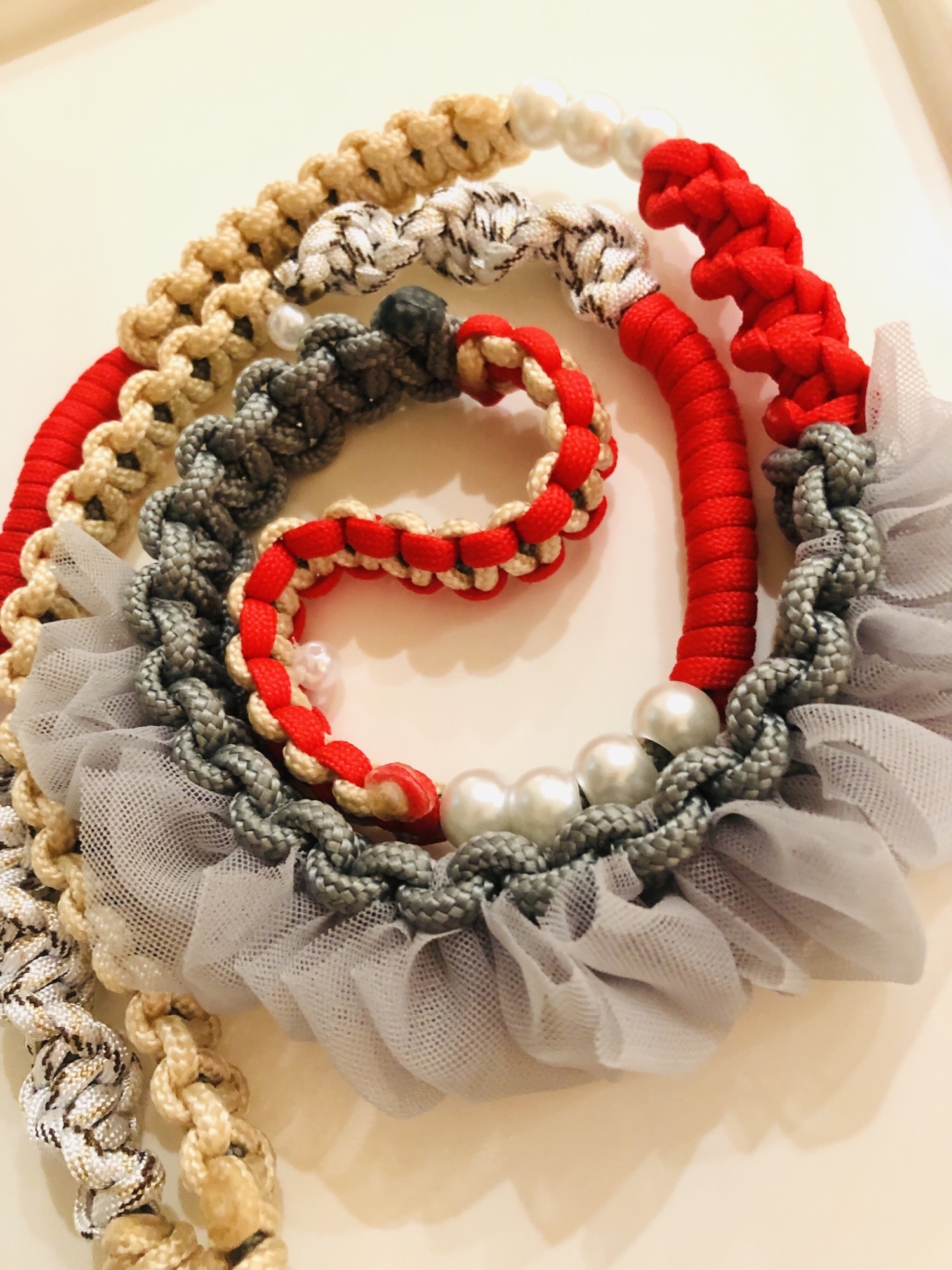 サイズ 自由＆スマホの位置も調節可能 パラコードでスマホ用 肩掛けストラップの作り方