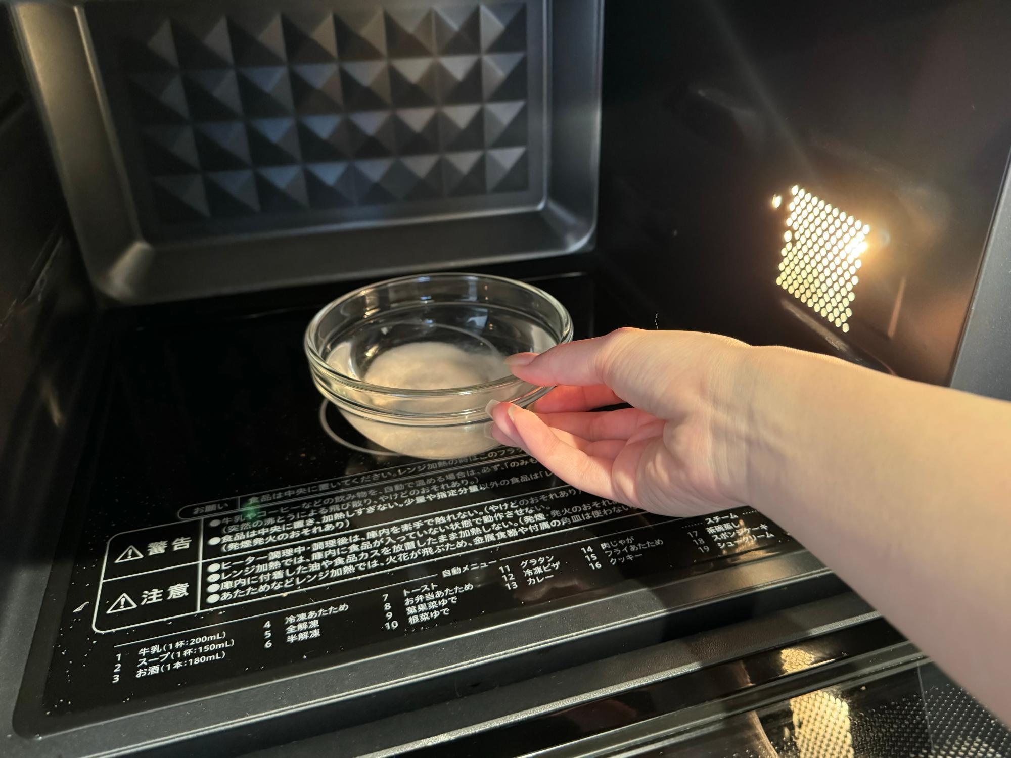 重曹で電子レンジ掃除5つの簡単手順頑固な油汚れと臭いを一掃する効果的な方法ゼロリノベジャーナル