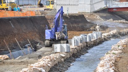 敷鉄板 工事用道路 写真素材3200965- フォトライブラリー photolibrary