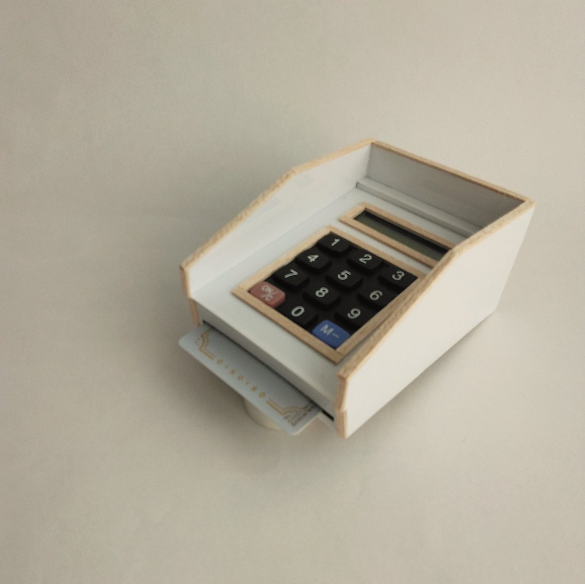 ほぼ１００均材料だけ！おもちゃの木製レジスターを作ろう。連載始まりました♩ : Chairs and.インテリアコーディネーター的ＤＩＹと暮らしのブログ