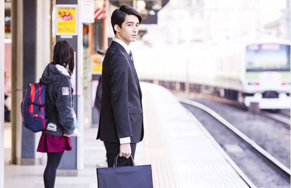 就活スーツに適した色は？ネイビーやグレーは？選び方や着こなしを解説