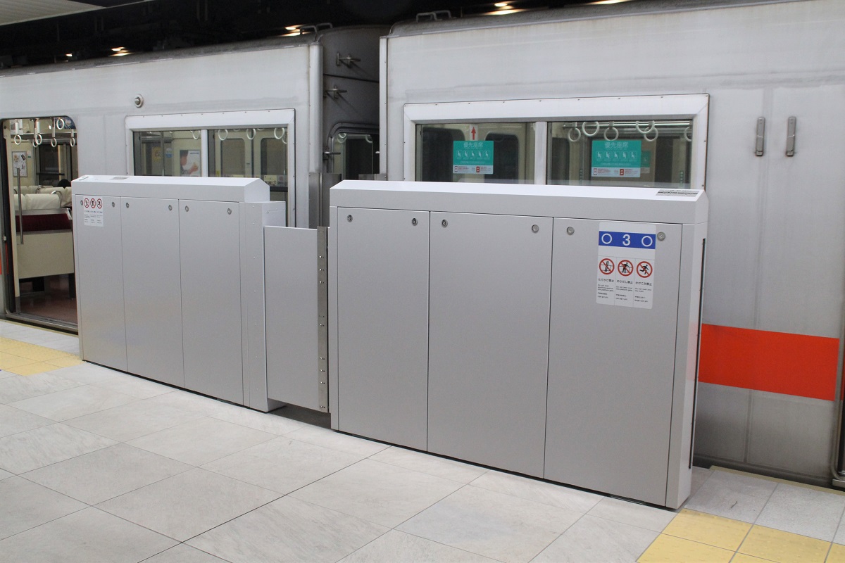 うめきた 大阪 地下駅に世界初「フルスクリーンホームドア」 - Impress Watch