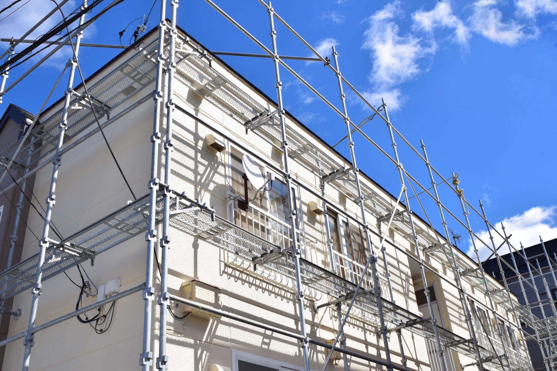 ビルの外壁修繕・補修の費用相場やタイミングは？工事内容や注意点・低コストで行う方法を紹介マンション大規模修繕・防水工事・外壁塗装なら新東亜工業へ