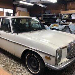 実は限定カラー!!W114型の縦目メルセデスベンツの中古車をお買い得価格で売りに出します。 モタガレ中古車