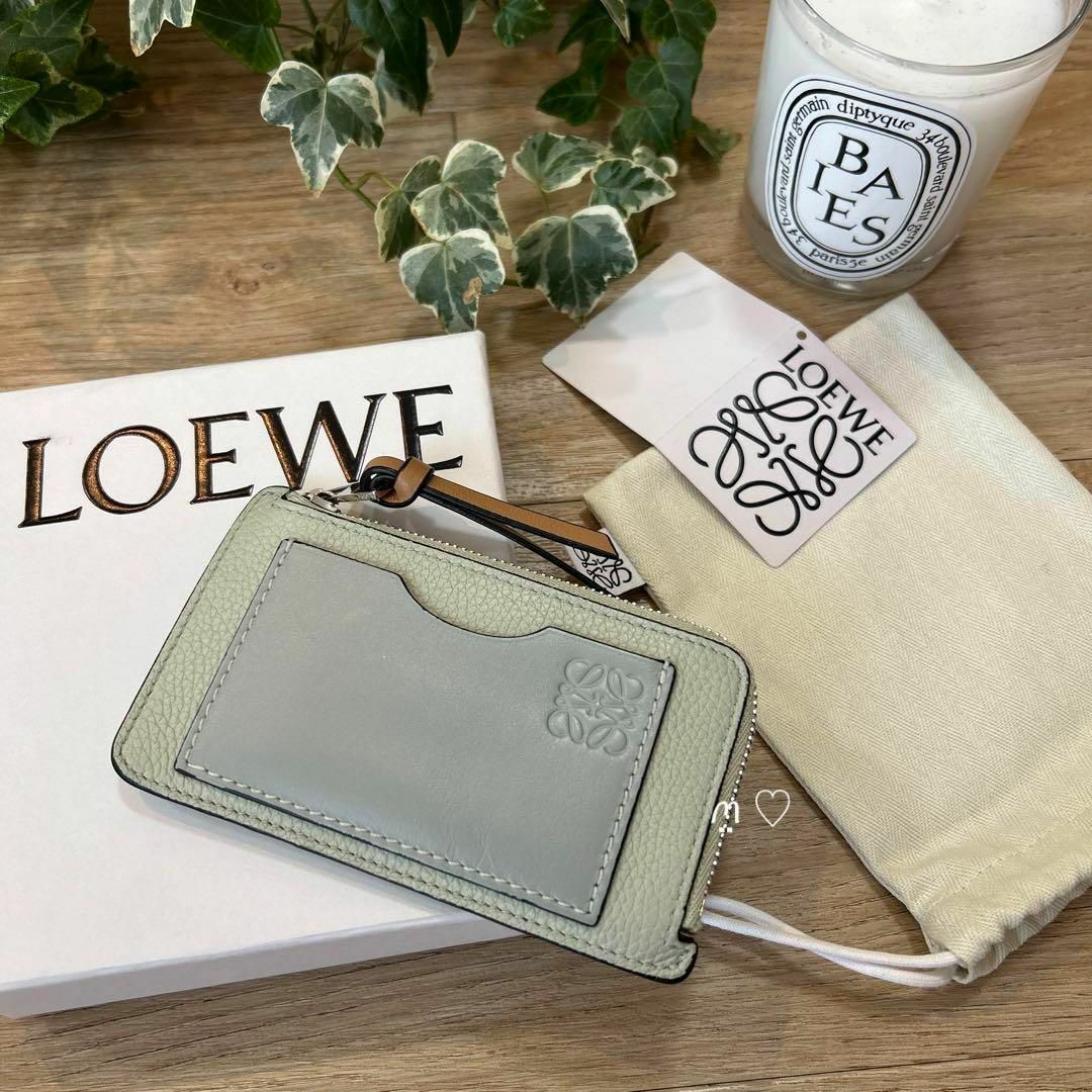ぺブル コインカードホルダー シャイニーナパカーフピンク - LOEWE