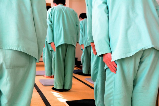 新・監獄日誌: 手縫い中です