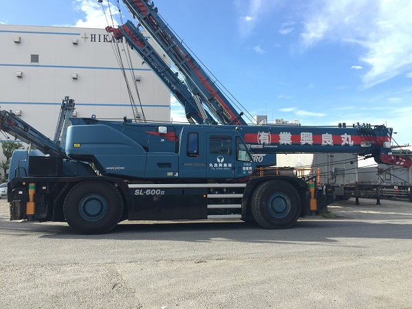 外壁材揚重🏗ラフタークレーン13tラフタークレーン重機クレーンオペレータークレーン運転士広島県府中市広島県福山市福田 クレーン働く車はたらくくるまクレーンオペレーター募集中経験者募集