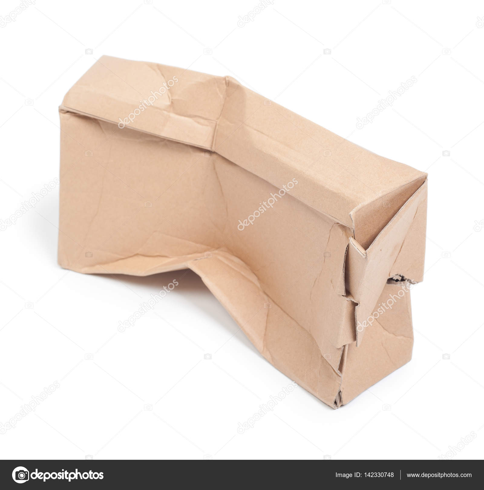 青い背景に穴のある破損した段ボール箱、輸送中に破壊された段ボール箱の写真素材・画像素材 Image 171077170