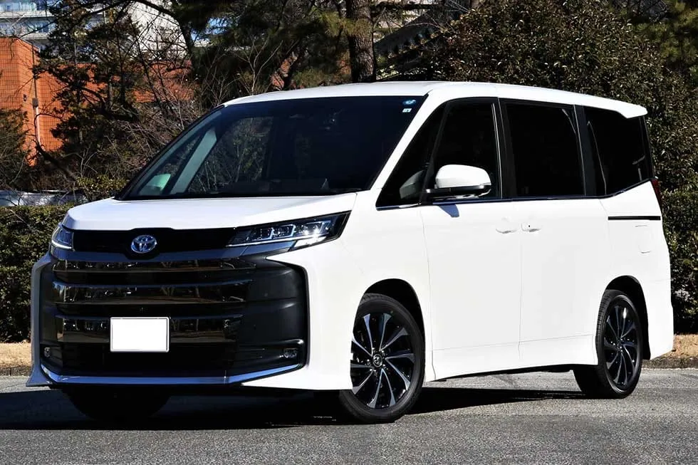 トヨタ ノア Ｘ Ｌセレクション 後期モデル７名 パールホワイトの中古車グーネット中古車