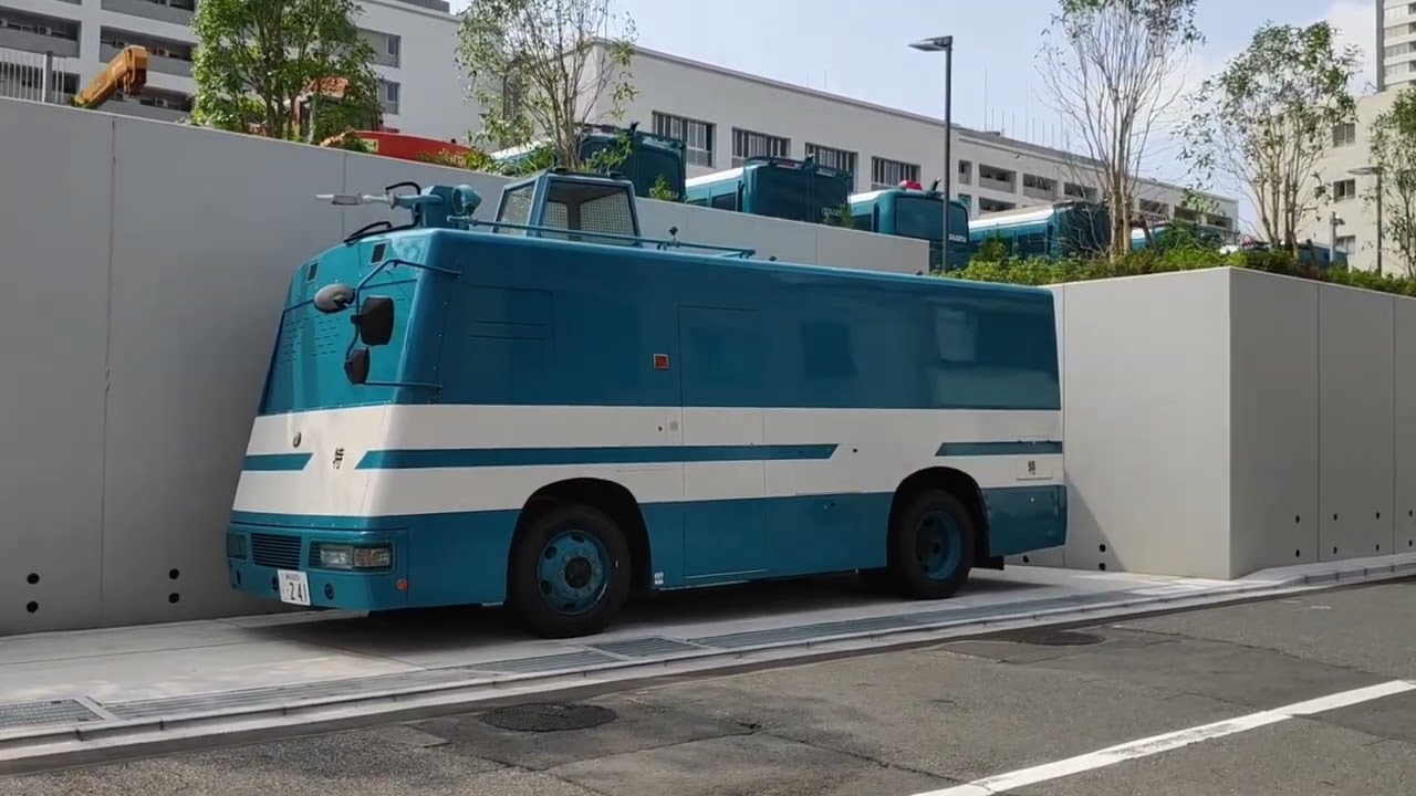装甲車、警察はなぜ自衛隊のものを流用しないのか 独自開発を必要とした理由 - ライブドアニュース