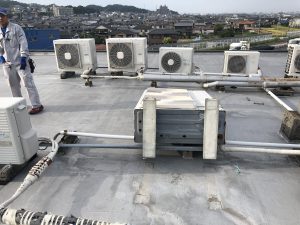 室外機 風除けルーバー、室外機の風対策にuriba.jp