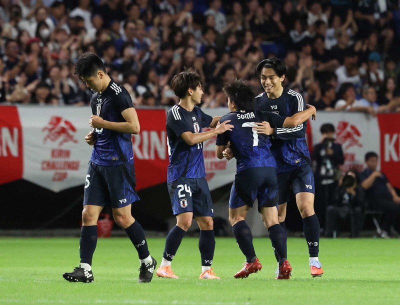 名入れ TシャツおもしろパロディTシャツ○○半端ないって！ 大迫半端ないって！ 流行語 ご希望の文字で制作します 半袖Ｔシャツ 送料無料ギフト ラッピング セット 無料 自分で着てもヨシ！ギフトで送って喜ばれるもヨシ！PA-103名入れグッズのグラフィックラボ