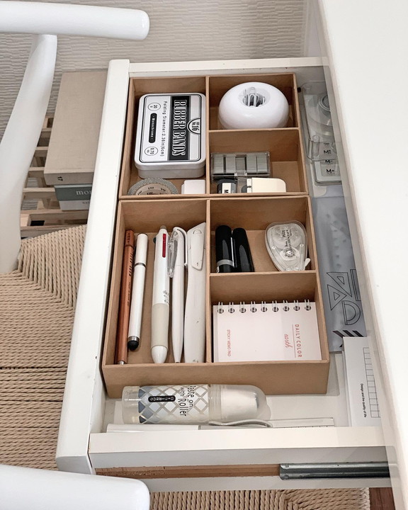 オフィスのデスクをきれいに整理整頓する方法をご紹介！ITの活用メリットも解説 - IRISTORIES - アイリストーリーズ