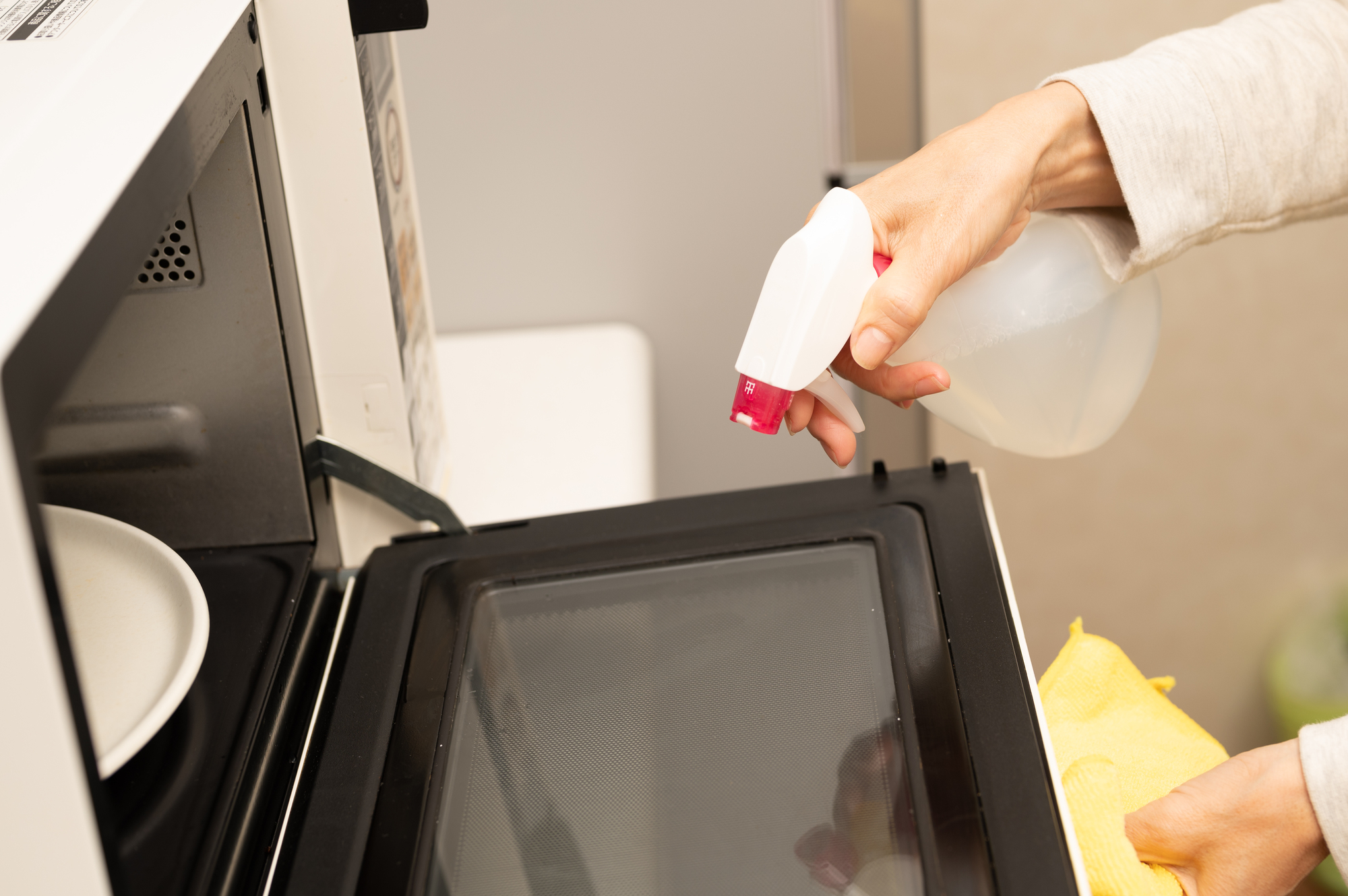 レンジ 電子レンジの掃除方法――重曹だけで簡単お手入れ！ - TRIAL MAGAZINE