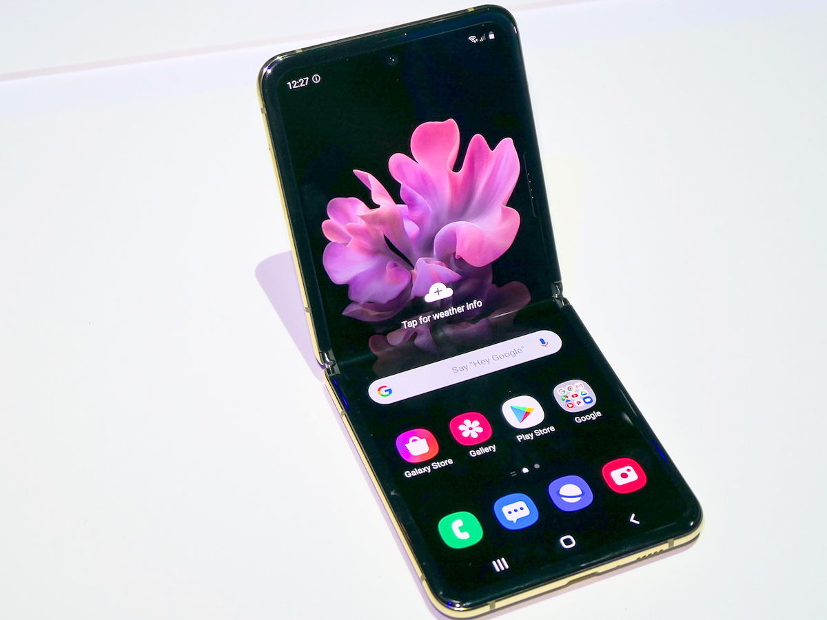 ASCII.jp：話題のガラケー風テンキー付き折りたたみスマホを使う かけ放題付き格安SIMとの相性は良し1 2