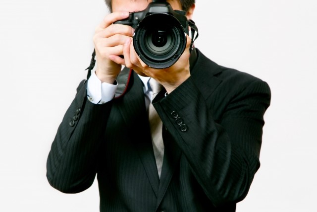 カメラマン・フォトグラファーに撮影依頼する際の費用や撮影の報酬額について解説！ふぉとるプラス出張撮影・写真撮影の総合Webメディア