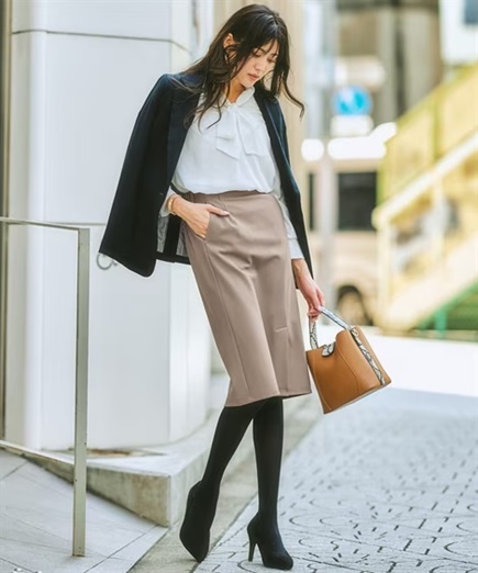 ユニクロで叶えるオフィスカジュアルコーデ特集通勤対応のシンプルおしゃれな着こなしOggi.jp