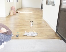 この道32年プロが教える長尺シートの貼り ビニル床シート 内装工事 施工事例