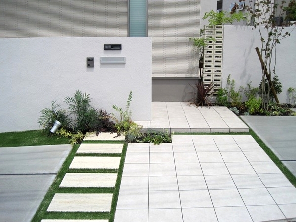 アプローチの最適な幅とは？生活スタイルに合ったサイズ選びのポイント有限会社美清園