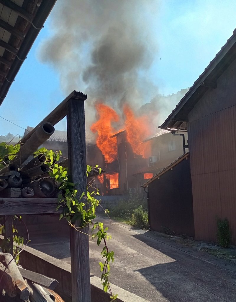 速報・動画 松江の住宅密集地で建物火災山陰中央新報デジタル